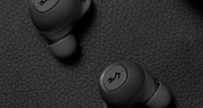 YX1 Earphones gallery image 1